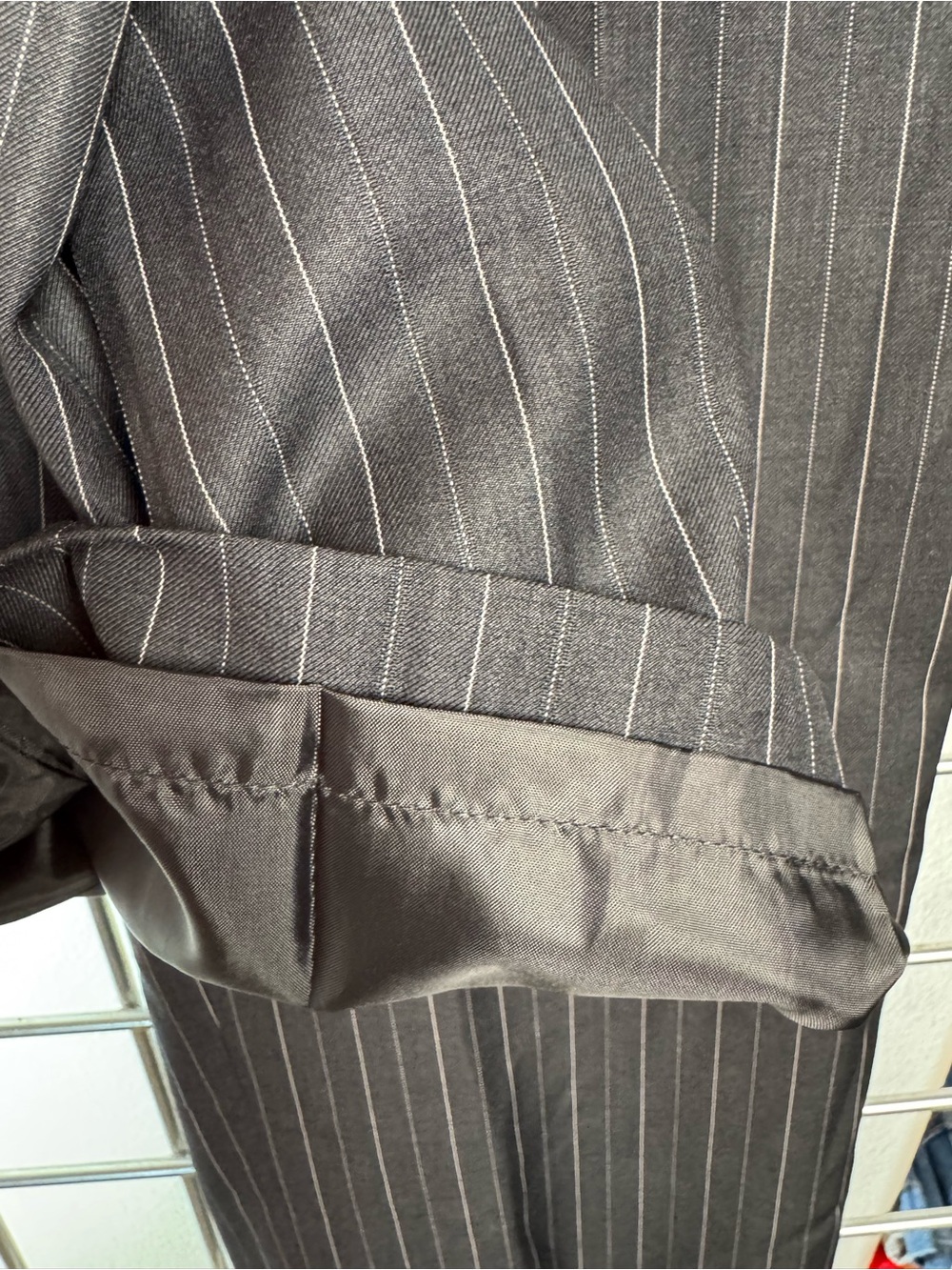 CALVIN KLEIN Pinstripe 2-Pc Gray Pant Suit Size 8P NWT $320 Retail - Picture 11 of 15